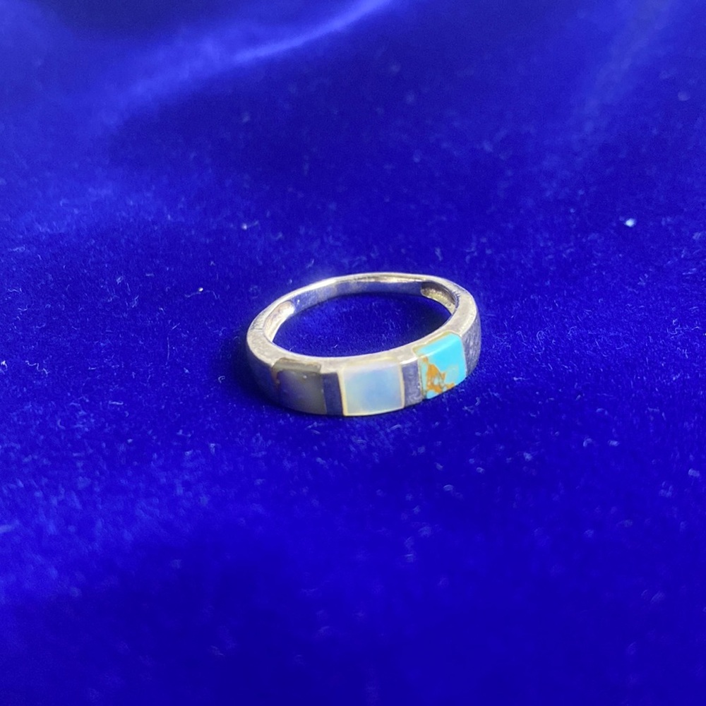 925 Sterling silver ring with stones